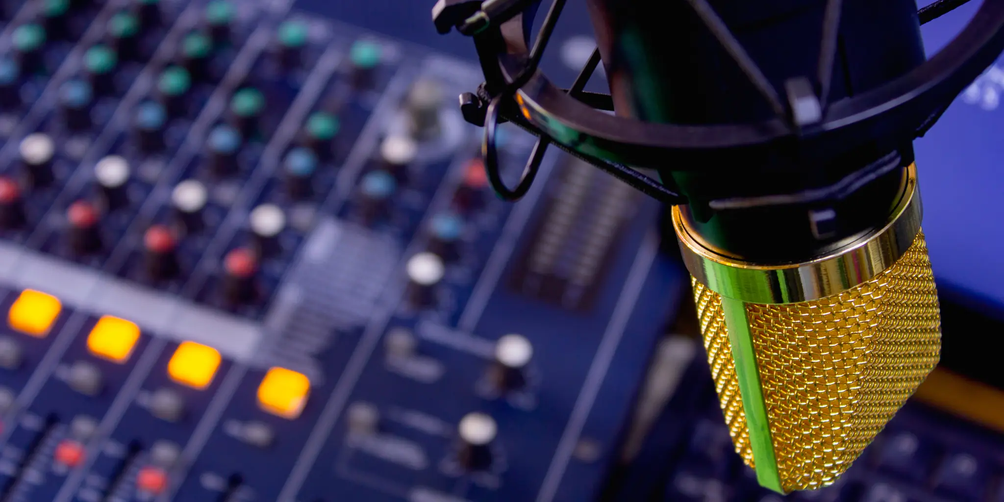 Cover Listen Now Podcast Adobestock 304861920